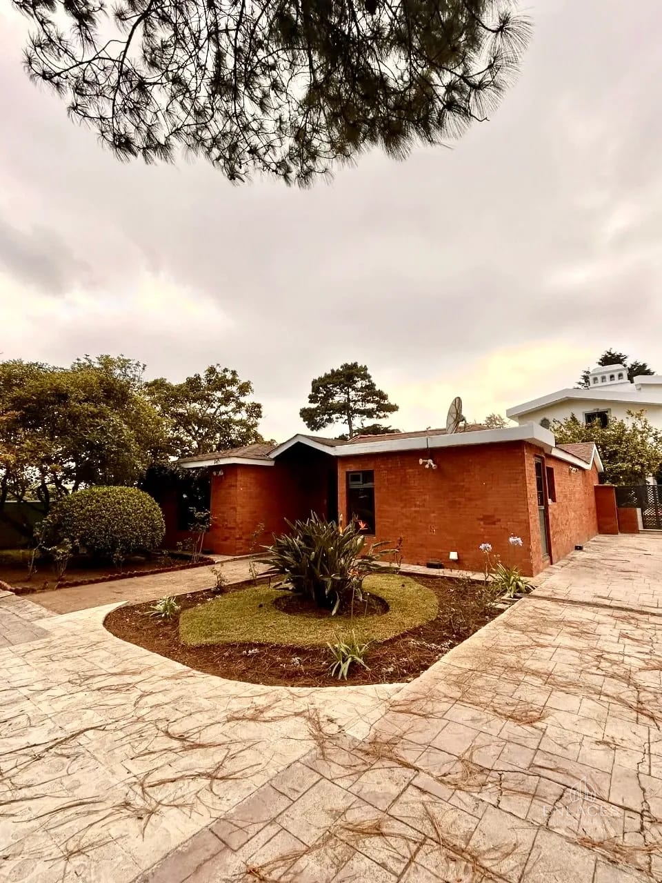 Fraijanes • Casa en Renta • Montellano — Casa en Alquiler en Fraijanes, Carretera a El Salvador, Guatemala, Ciudad — foto 1 de 11