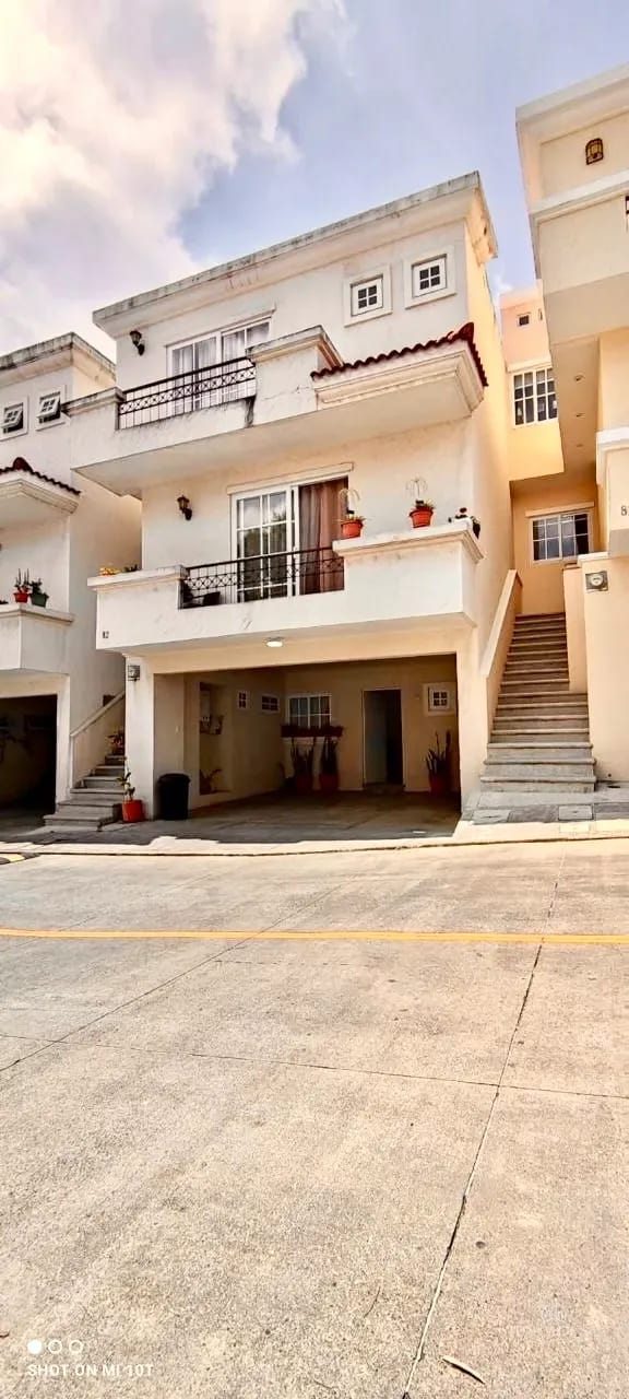 Zona 4 de Mixco • Casa en Venta • Condominio Condado San Nicolás — Casa en Venta en Condado San Nicolás, Zona 4 Mixco, Guatemala, Ciudad — foto 1 de 16