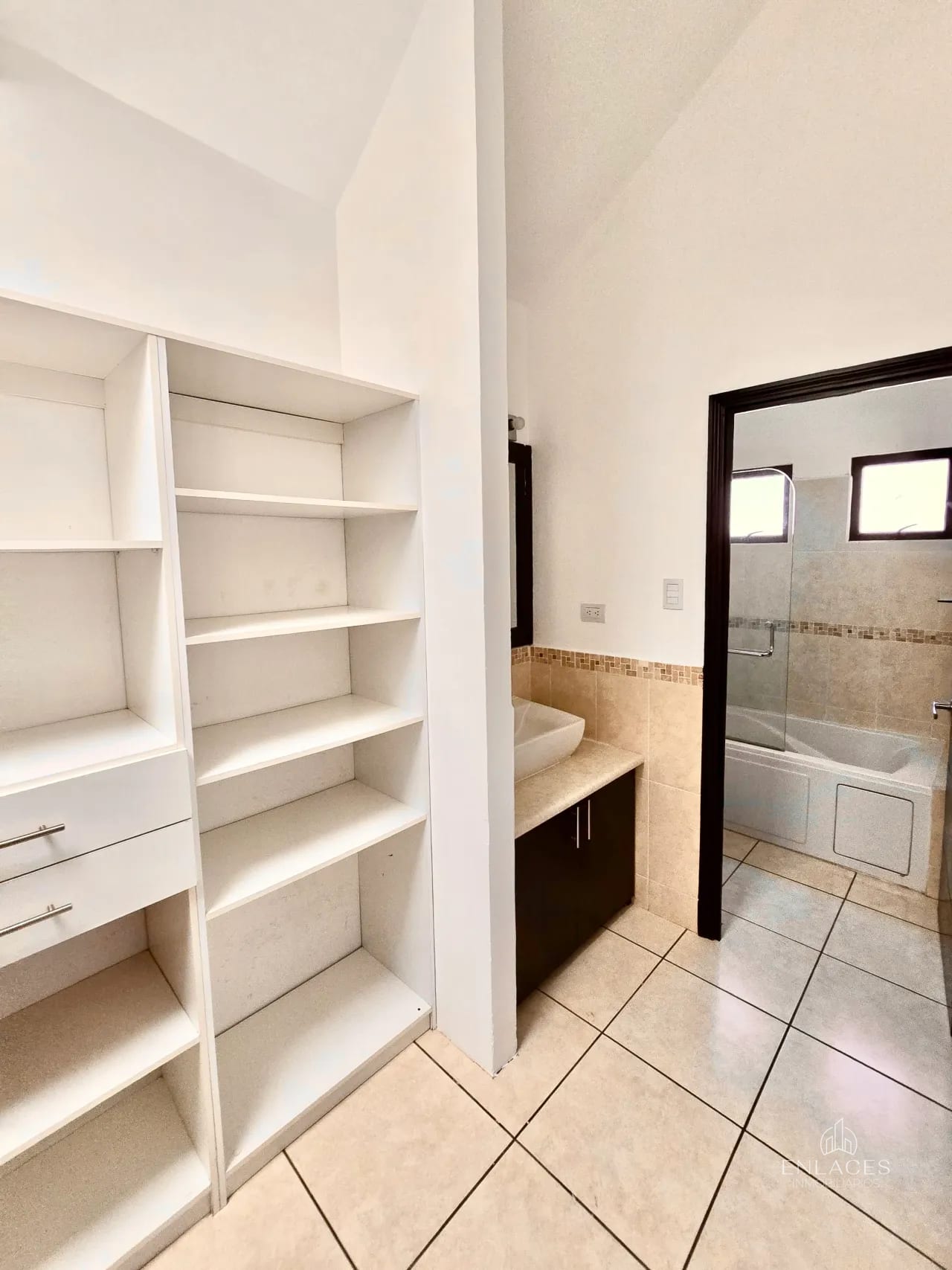 Zona 16 • Casa en Venta • Condominio Vistas de San Isidro — Casa en Venta en Zona 16, Guatemala, Ciudad — foto 6 de 15