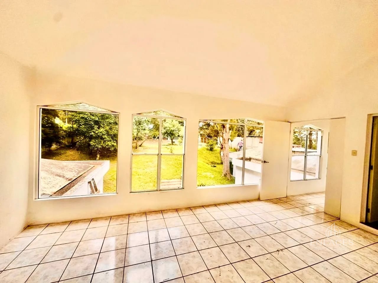 Km 16.5 CAES • Casa en Venta • Residencial Lomas de San Rafael — Casa en Venta en Lomas de San Rafael, Carretera a El Salvador, Guatemala, Ciudad — foto 12 de 16