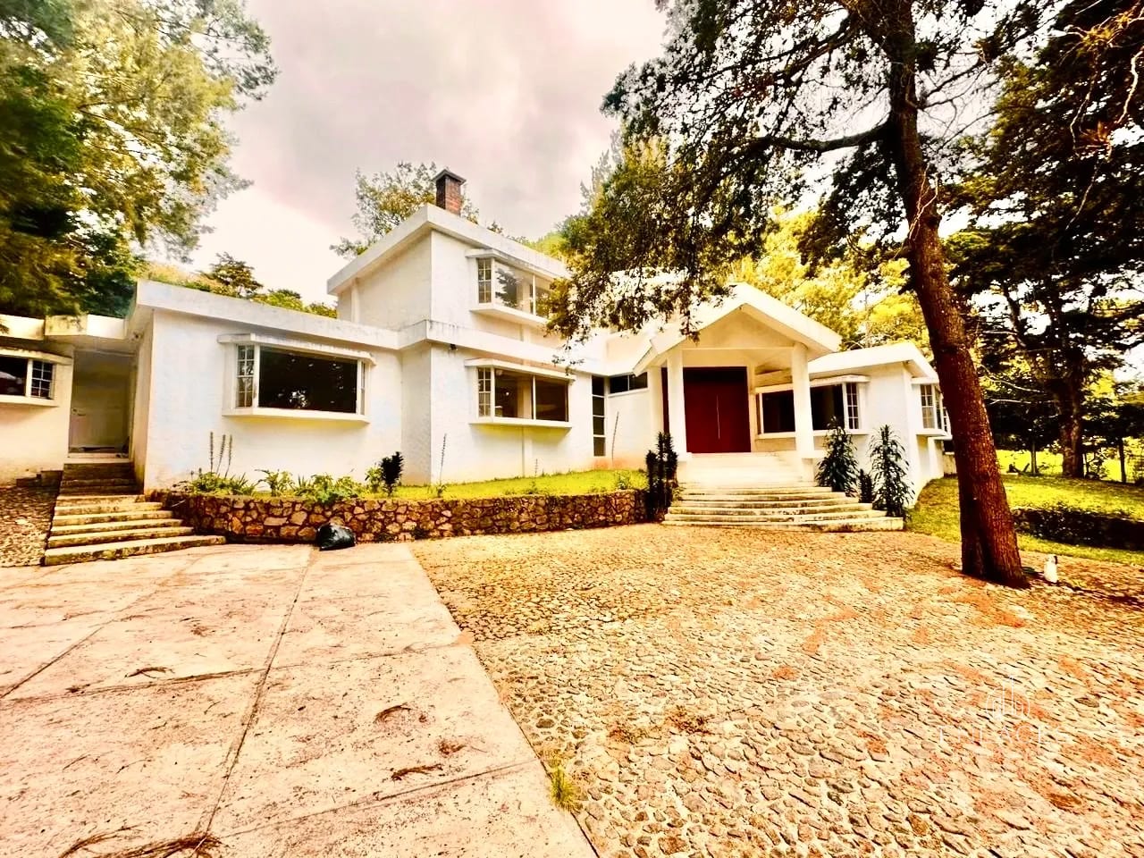 Km 16.5 CAES • Casa en Venta • Residencial Lomas de San Rafael — Casa en Venta en Lomas de San Rafael, Carretera a El Salvador, Guatemala, Ciudad — foto 1 de 16
