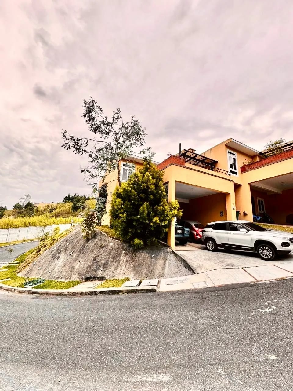 Km 18.5 CAES • Casa en Renta • Condominio Bosques de Arrazola — Casa en Alquiler en Bosques de Arrazola, Carretera a El Salvador, Guatemala, Ciudad — foto 1 de 16