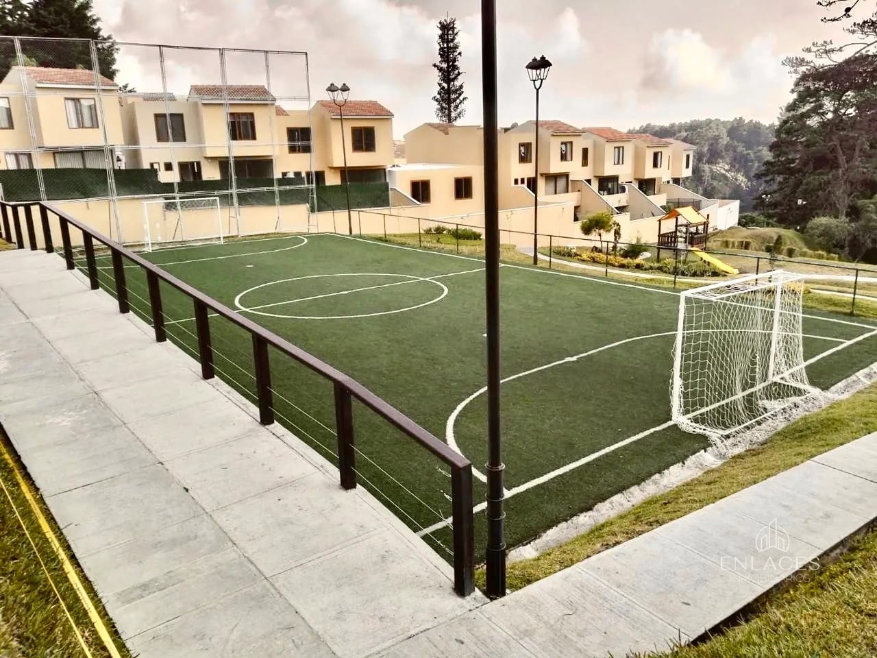 Km 21.5 CAES • Casa en Venta • Condominio Cumbres de la Arboleda — Casa en Venta en Cumbres de La Arboleda, Carretera a El Salvador, Guatemala, Ciudad — foto 3 de 17