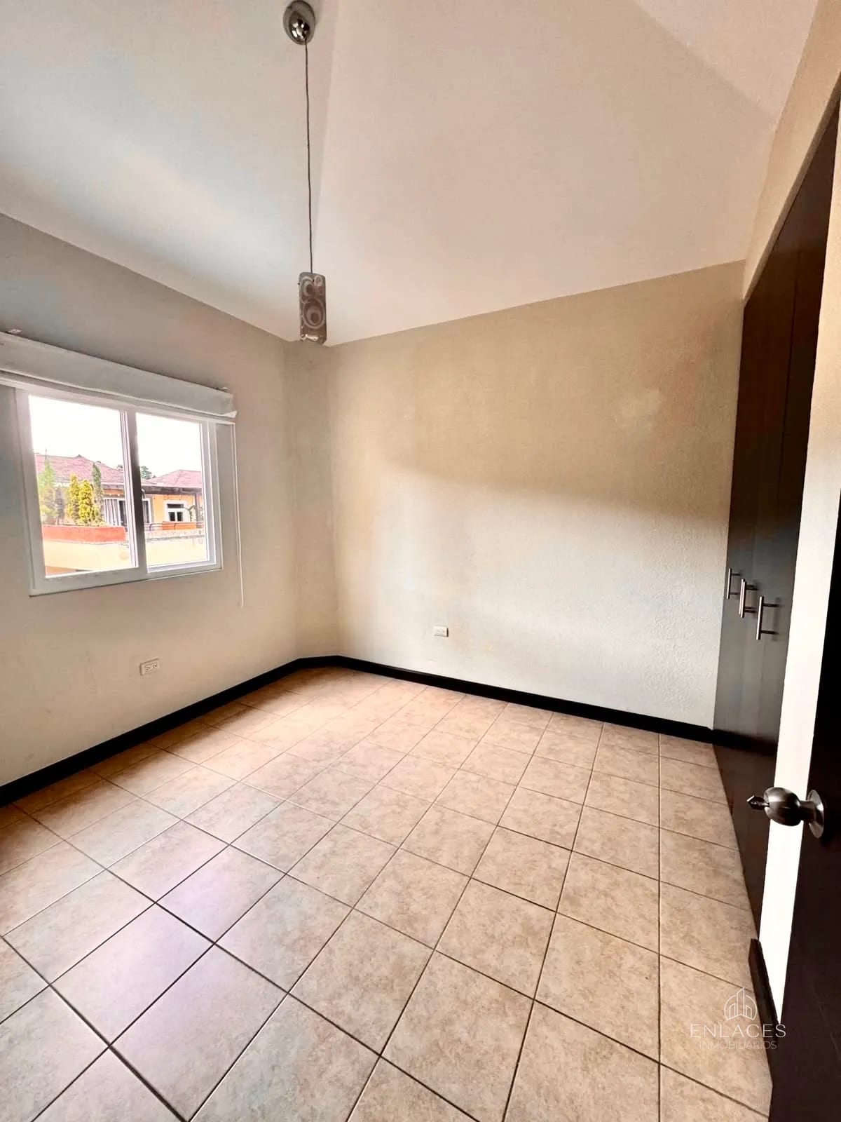 Km 18.5 CAES • Casa en Renta • Condominio Bosques de Arrazola — Casa en Alquiler en Bosques de Arrazola, Carretera a El Salvador, Guatemala, Ciudad — foto 11 de 17