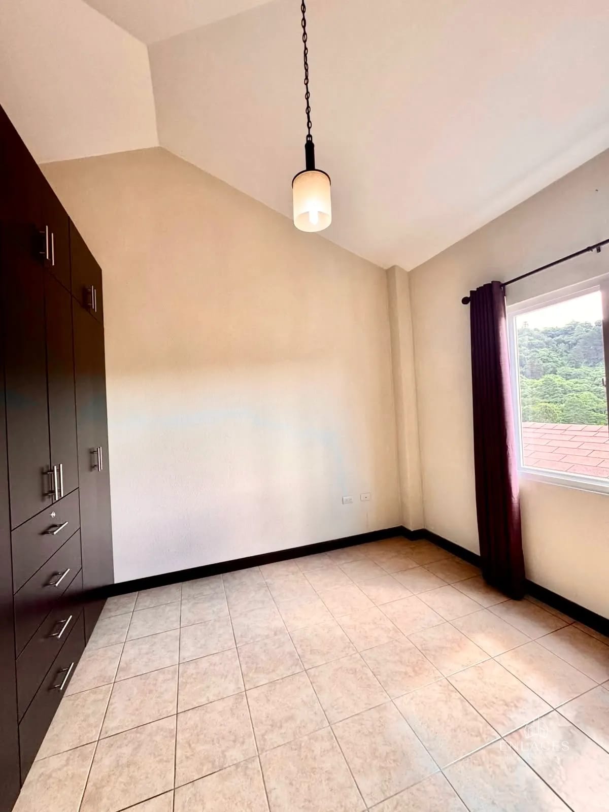 Km 18.5 CAES • Casa en Renta • Condominio Bosques de Arrazola — Casa en Alquiler en Bosques de Arrazola, Carretera a El Salvador, Guatemala, Ciudad — foto 12 de 17