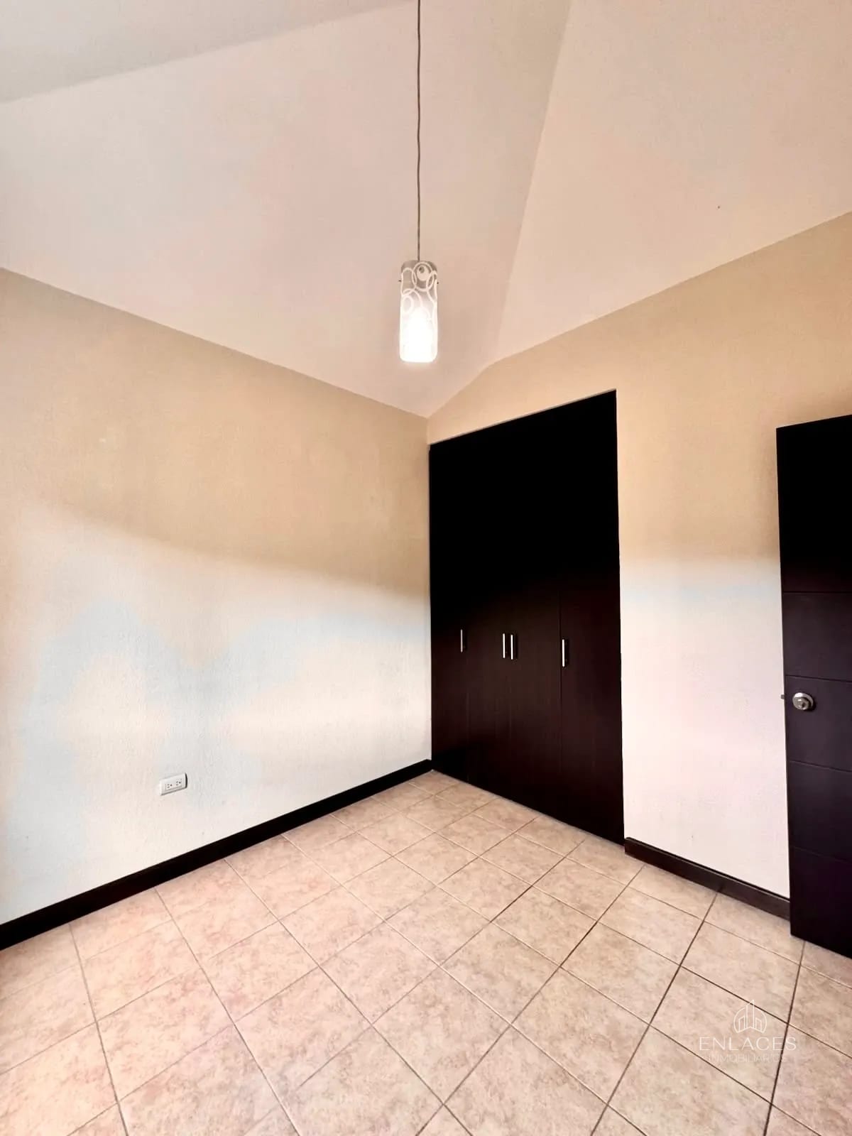 Km 18.5 CAES • Casa en Renta • Condominio Bosques de Arrazola — Casa en Alquiler en Bosques de Arrazola, Carretera a El Salvador, Guatemala, Ciudad — foto 16 de 17