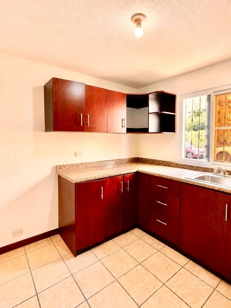 Villa Nueva • Casa en Venta • Colinas de Monte María Sur — Casa en Venta en Villa Nueva, Guatemala, Ciudad — foto 4 de 12