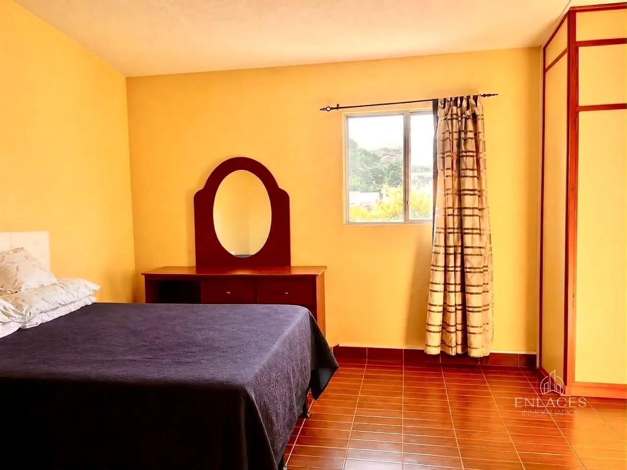 Zona 8 de Mixco • Casa en Venta • Condominio Pinares de San Cristóbal — Casa en Venta en Pinares de San Cristobal, Zona 8 Mixco, Guatemala, Ciudad — foto 3 de 6
