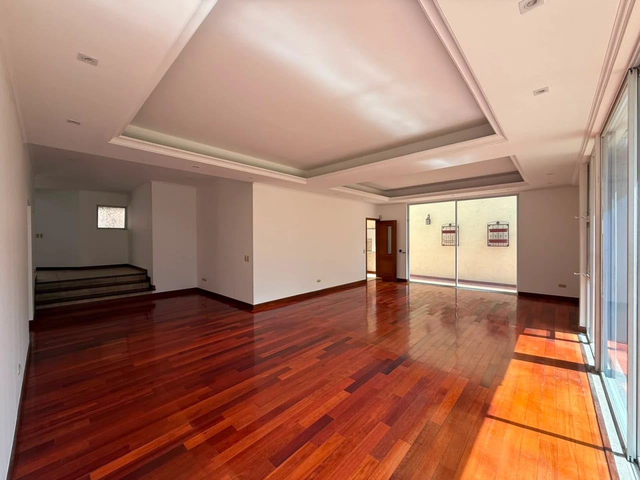 Preciosa Casa en Renta Encinos de Cayalá — Casa en Alquiler en Encinos de Cayala, Zona 16, Guatemala, Ciudad — foto 1 de 8