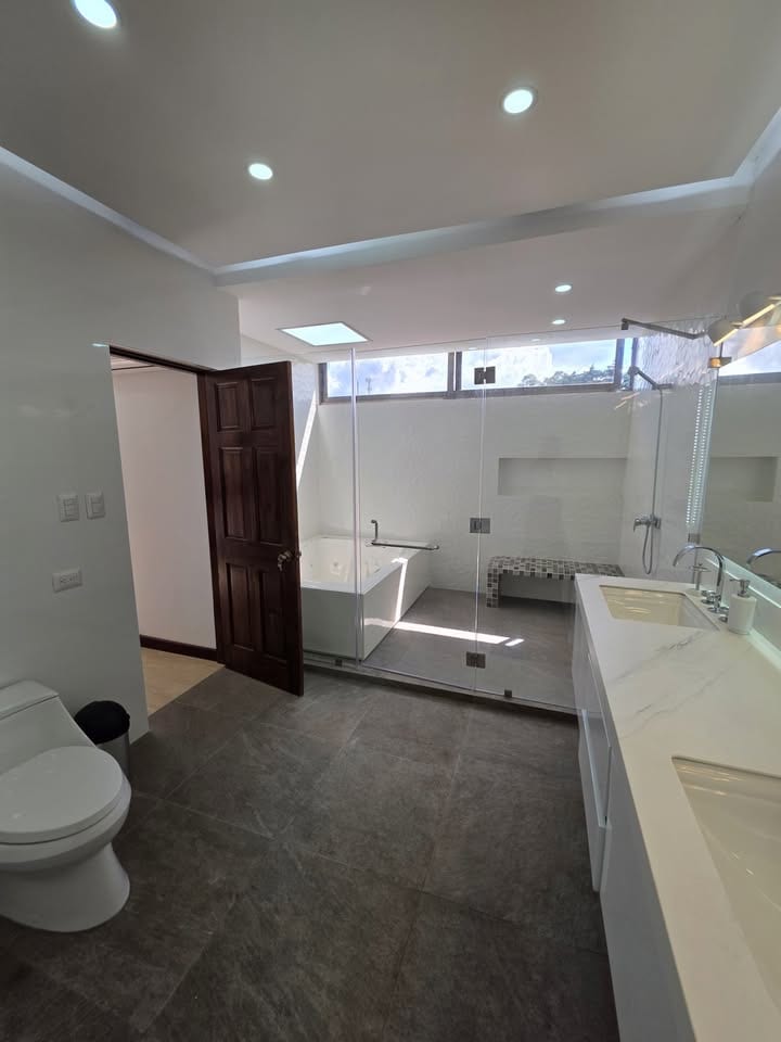 CASA DE LUJO VILA VERDE II CARRETERA A EL SALVADOR EN VENTA — Casa en Venta en Vila Verde II, Carretera a El Salvador, Guatemala, Ciudad — foto 9 de 10