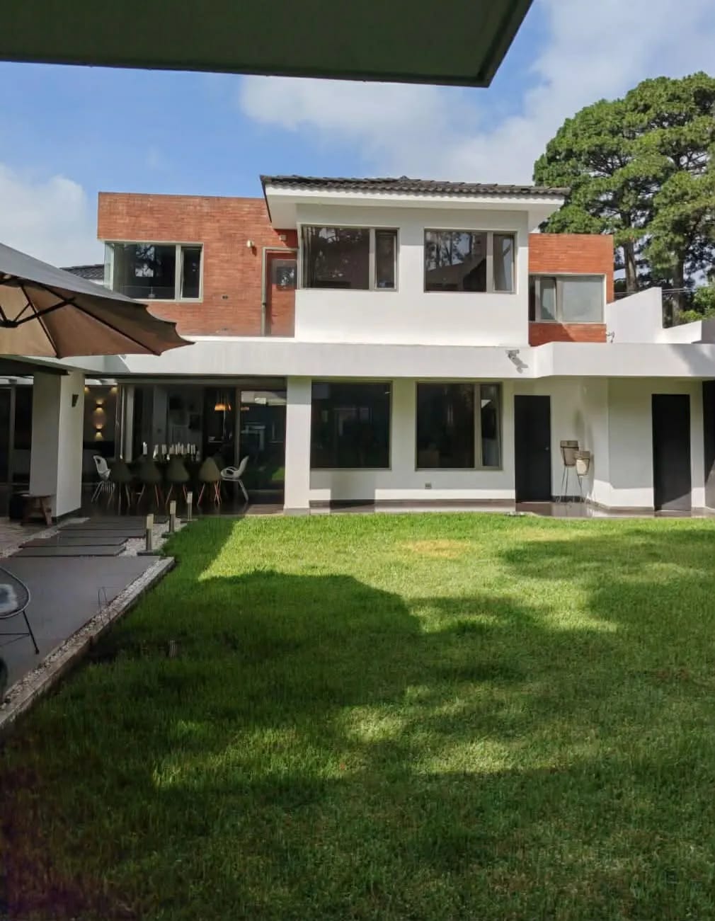 LUJOSA CASA KM 14 CARRETERA A EL SALVADOR EN VENTA — Casa en Venta en Carretera a El Salvador, Guatemala, Ciudad — foto 1 de 13