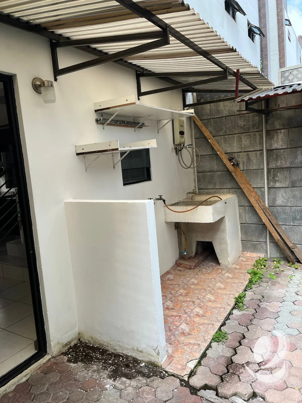 RENTO CASA EN CARRETERA A EL SALVADOR, FRENTE AL COLEGIO SEK FRAIJANES LO DE DIEGUES. KM 20.5 CAES. — Casa en Alquiler en Álika Club Residencial, Carretera a El Salvador, Guatemala, Ciudad — foto 13 de 17