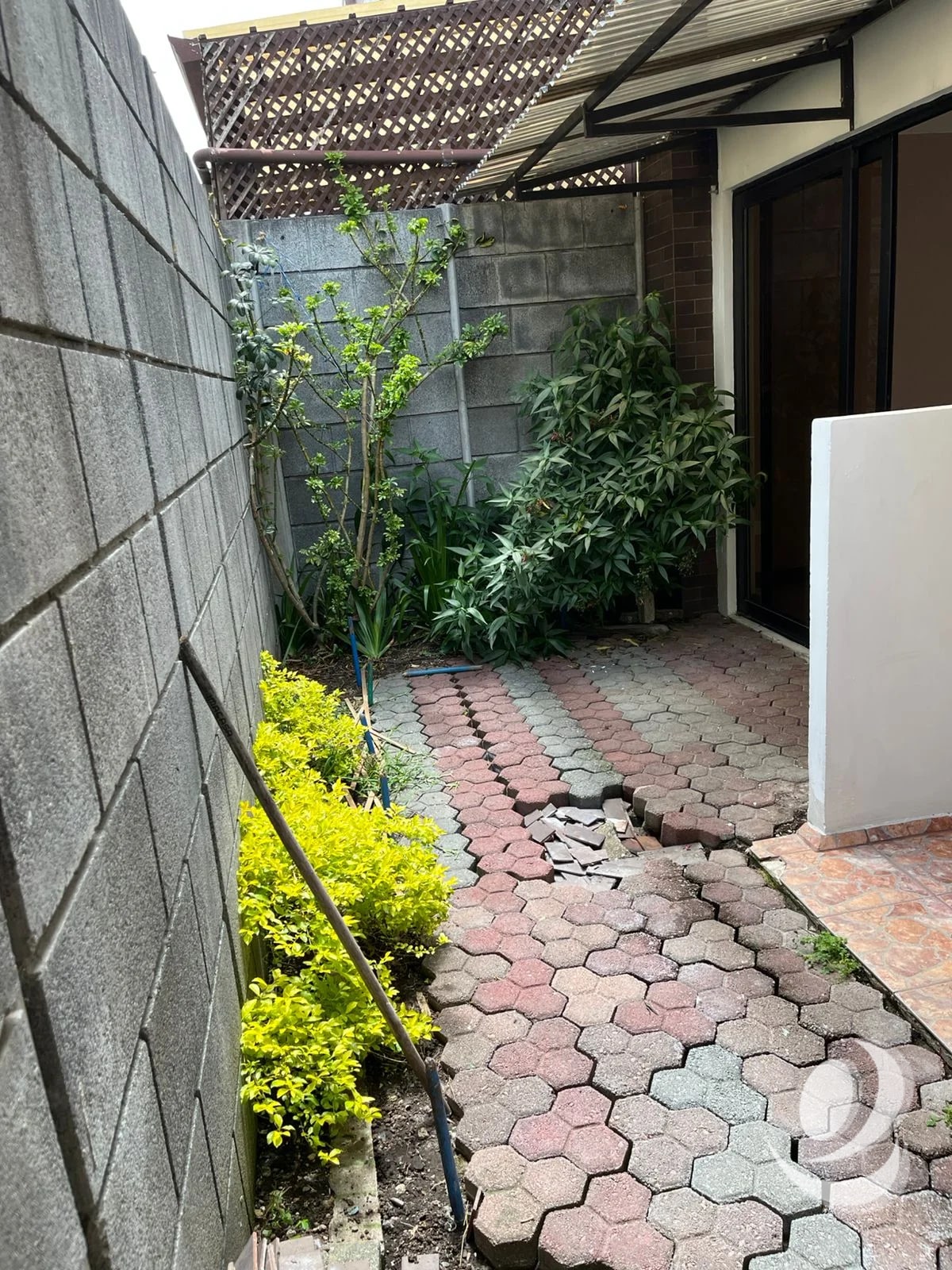 RENTO CASA EN CARRETERA A EL SALVADOR, FRENTE AL COLEGIO SEK FRAIJANES LO DE DIEGUES. KM 20.5 CAES. — Casa en Alquiler en Álika Club Residencial, Carretera a El Salvador, Guatemala, Ciudad — foto 12 de 17