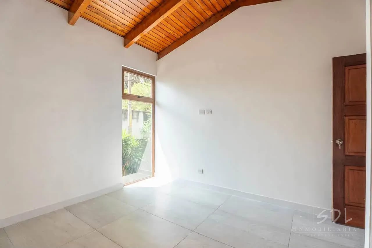 Zona 10 — Casa en Venta en Zona 10, Guatemala, Ciudad — foto 3 de 8
