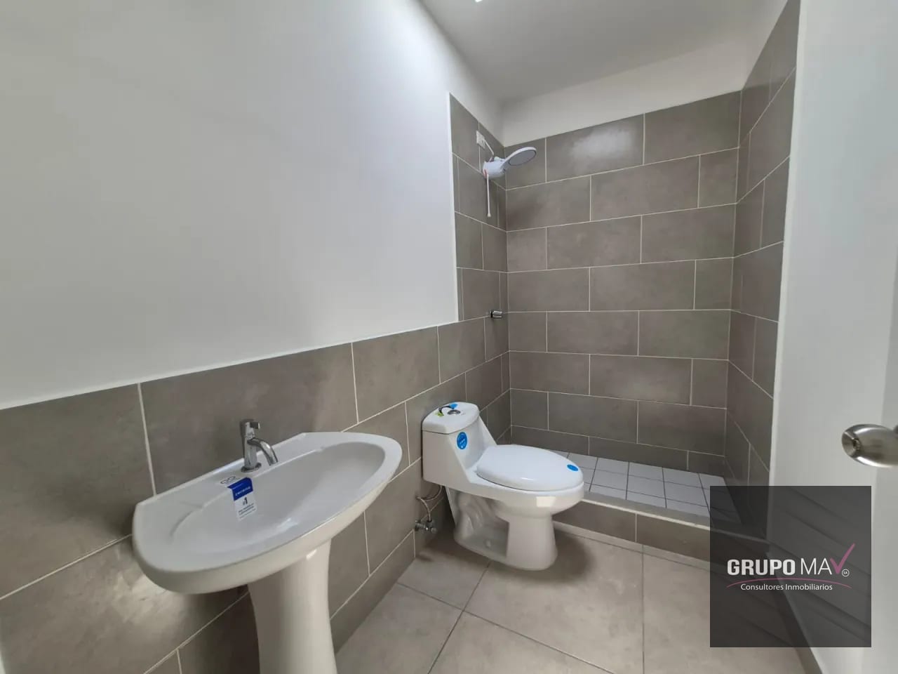 Casa CAES Residencial Lo de Valdez Km 20.5 Sn. José Pínula — Casa en Venta en San José Pinula, Guatemala, Ciudad — foto 9 de 10