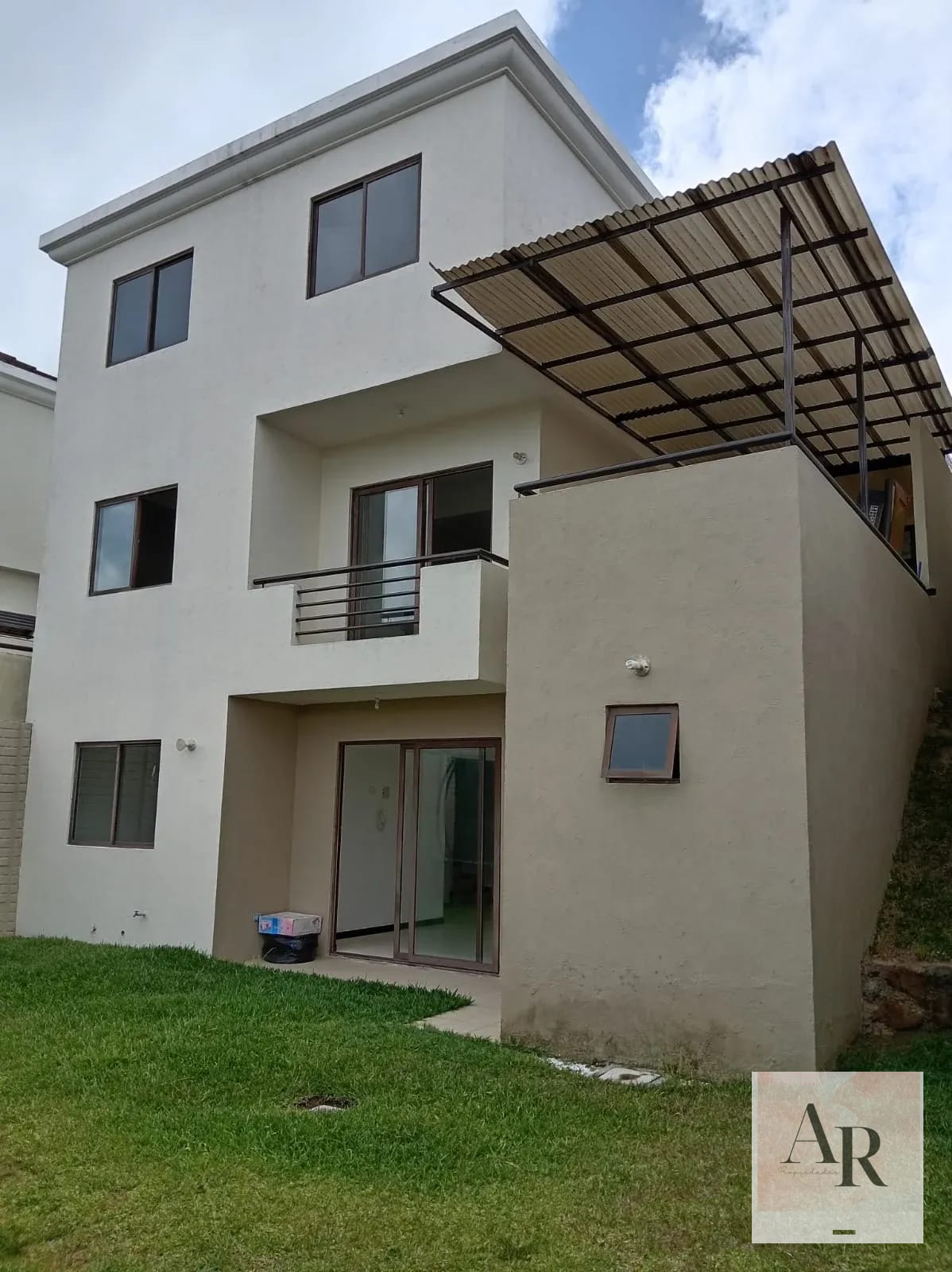 Casa en venta/renta zona 16 — Casa en Venta en Vistas de San Isidro, Zona 16, Guatemala, Ciudad — foto 2 de 7