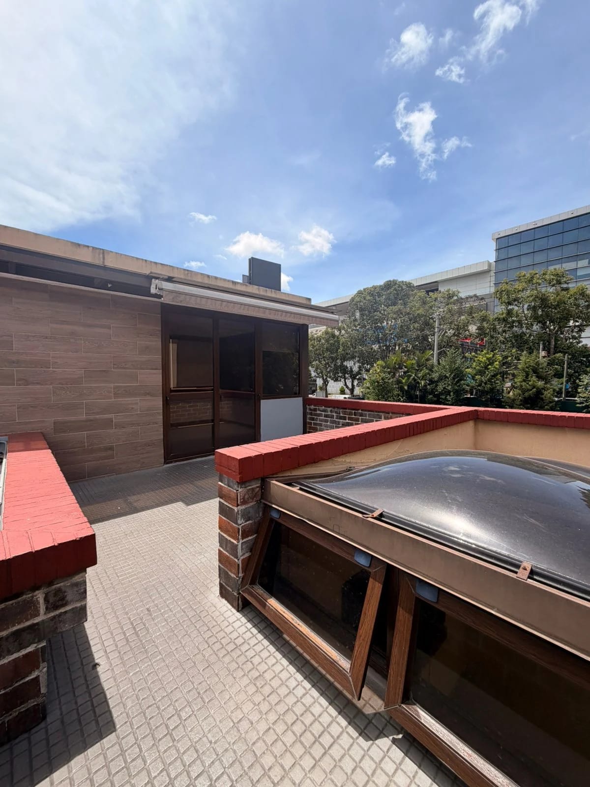 Casa en Zona 10 — Casa en Alquiler en Zona 10, Guatemala, Ciudad — foto 2 de 12