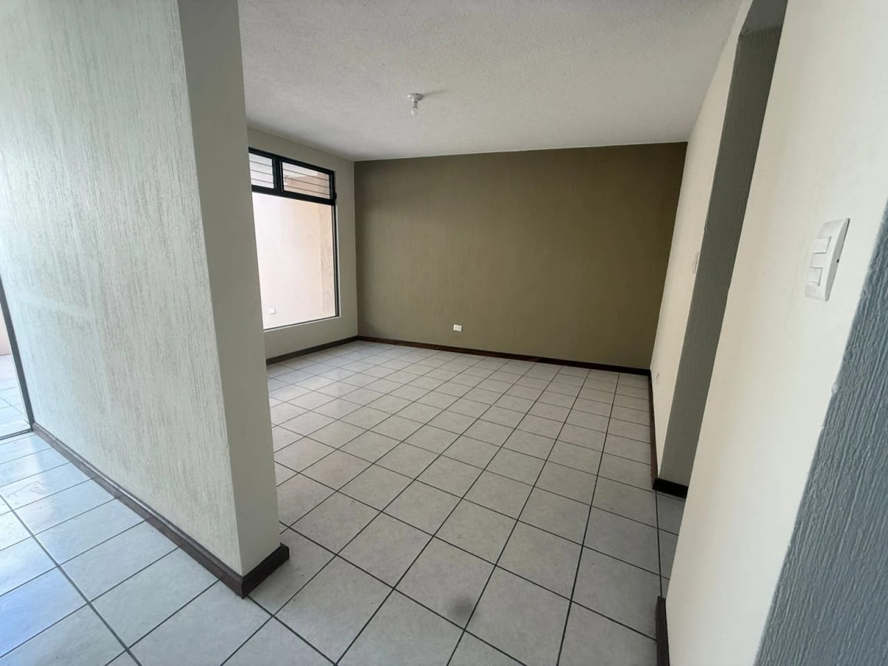 Casa en Zona 13 — Casa en Alquiler en Zona 13, Guatemala, Ciudad — foto 1 de 10