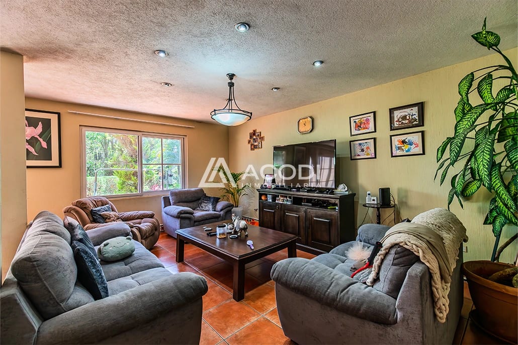 Casa con terreno en San Cristóbal sector B1, Zona 8 de Mixco — Casa en Venta en Zona 8 Mixco, Guatemala, Ciudad — foto 1 de 10