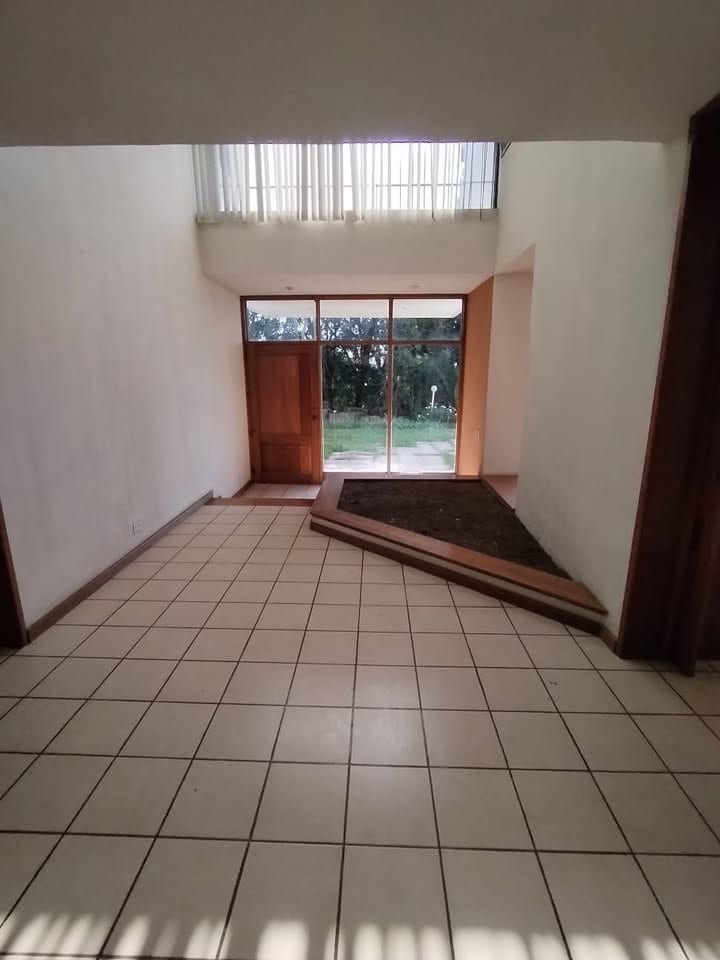 EXCLUSIVA RESIDENCIA EN VENTA MONTEBELLO 2 KM8.8 CARRETERA AL SALVADOR — Casa en Venta en Montebello II, Carretera a El Salvador, Guatemala, Ciudad — foto 3 de 15