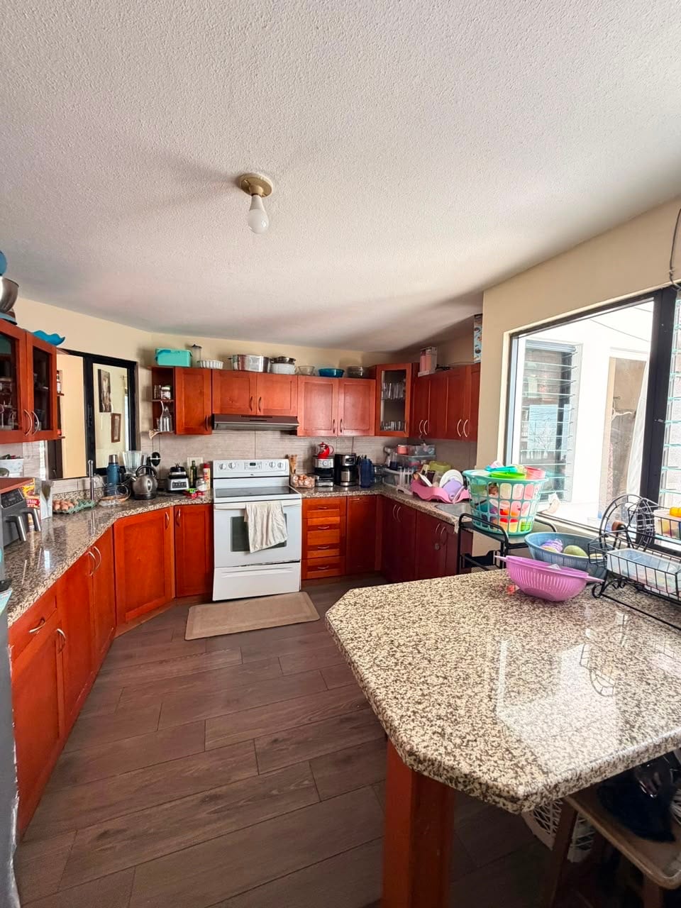 DISPONIBLE EN RENTA CASA EN CIUDAD SAN CRISTOBAL A MOCOS PASOS DEL BULEVAR PRINCIPAL — Casa en Alquiler en Zona 8 Mixco, Guatemala, Ciudad — foto 7 de 17