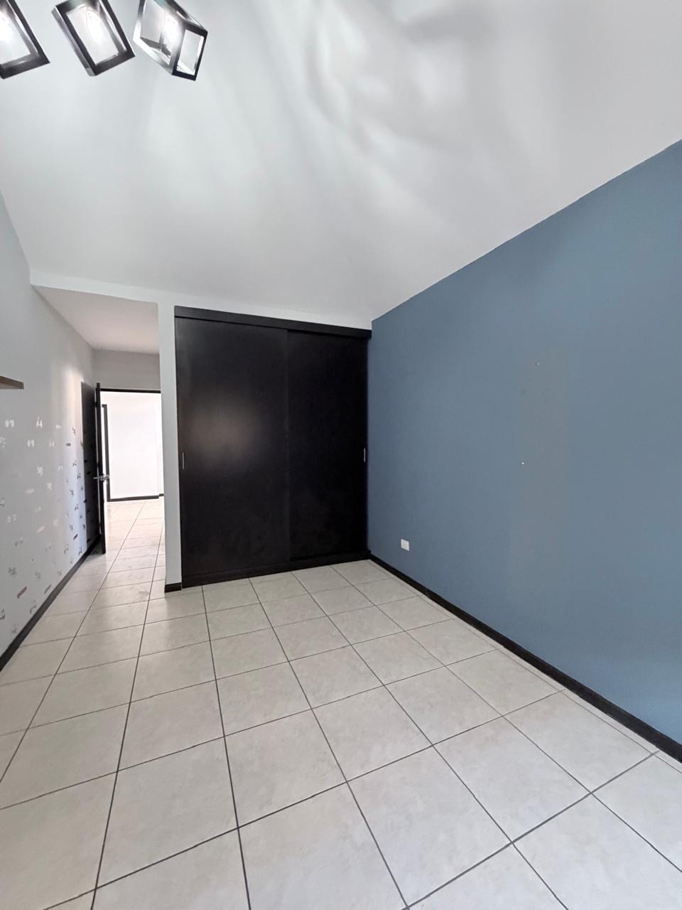 HERMOSA CASA EN VENTA ! VISTAS DE SAN ISIDRO A UN EXCELENTE PRECIO AGENDA HOY TU VISITA — Casa en Venta en Vistas de San Isidro, Zona 16, Guatemala, Ciudad — foto 9 de 17