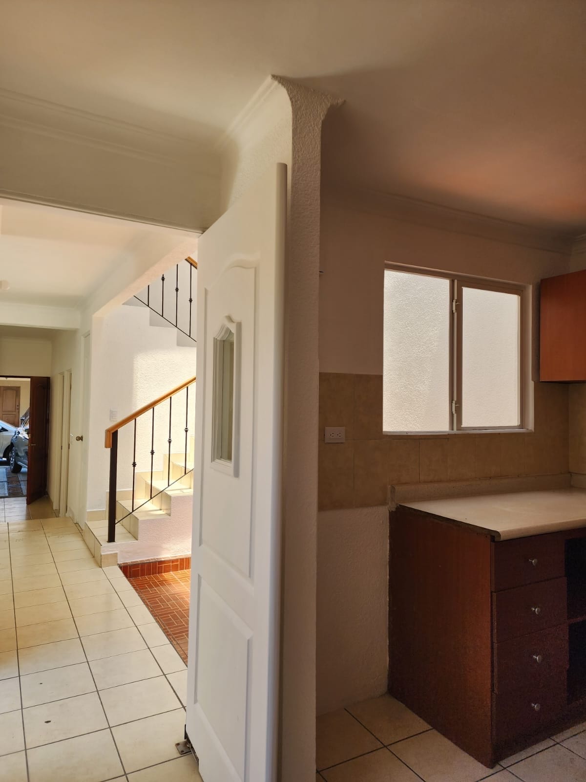 LINDA CASA EN VENTADE 4 HABITACIONES MÁS ESTUDIO EN BOSQUES DEL MIRADOR SAN CRISTOBAL — Casa en Venta en Zona 8 Mixco, Guatemala, Ciudad — foto 4 de 14