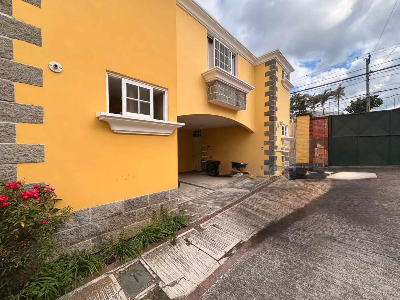 OPORTUNIDAD DE VIVIENDA O INVERSIÓN CASA EN VENTA CONDOMINIO SANTA LUCÍA SECTOR A10 CIUDAD SAN CRISTOBAL SUPER PRECIO — Casa en Venta en Zona 8 Mixco, Guatemala, Ciudad — foto 1 de 17