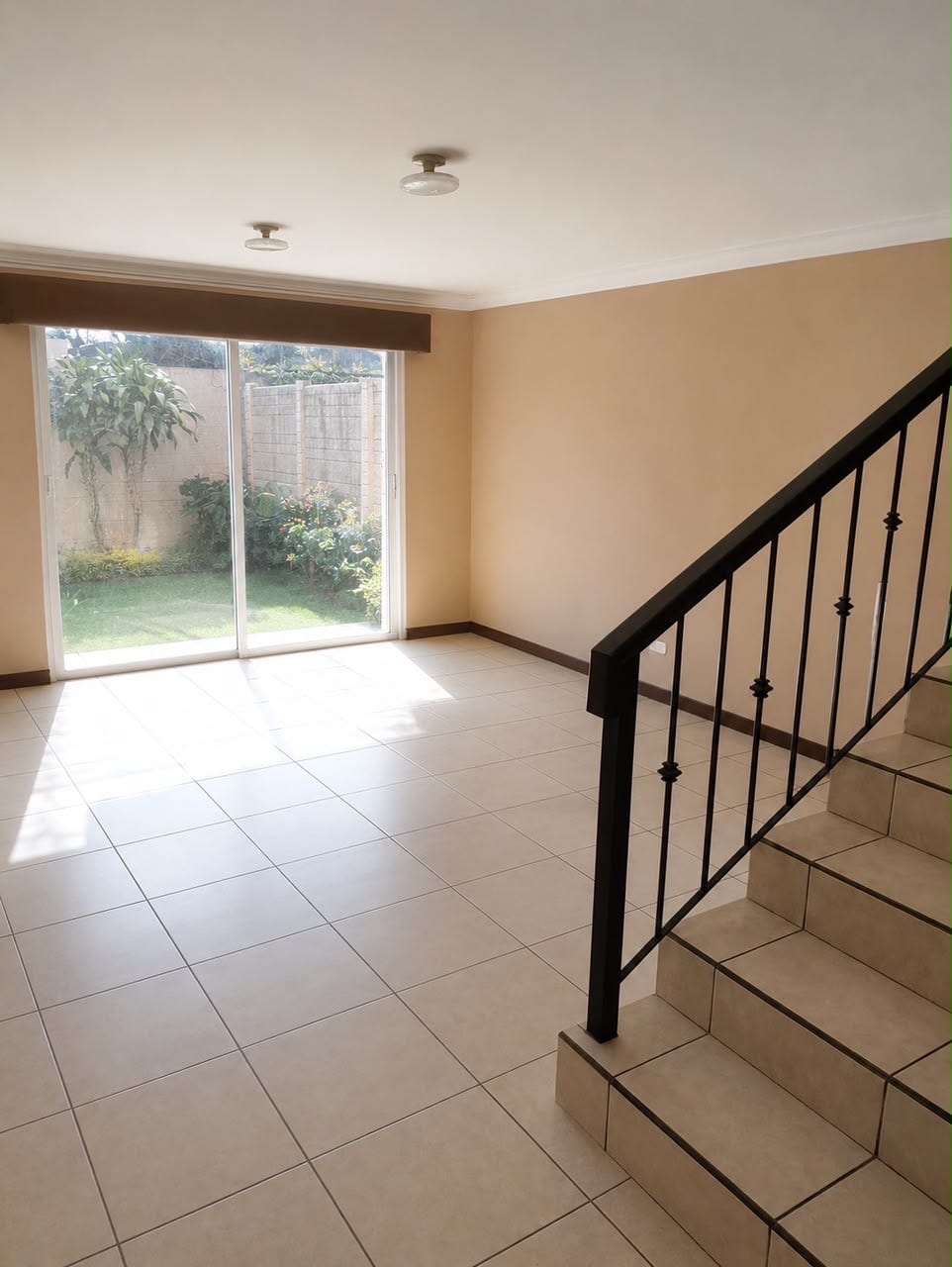 Alquilo Vendo Casa en Prados de San Ceistobal Estilo Roma con Loft — Casa en Alquiler en Prados de San Cristóbal, Zona 8 Mixco, Guatemala, Ciudad — foto 2 de 9