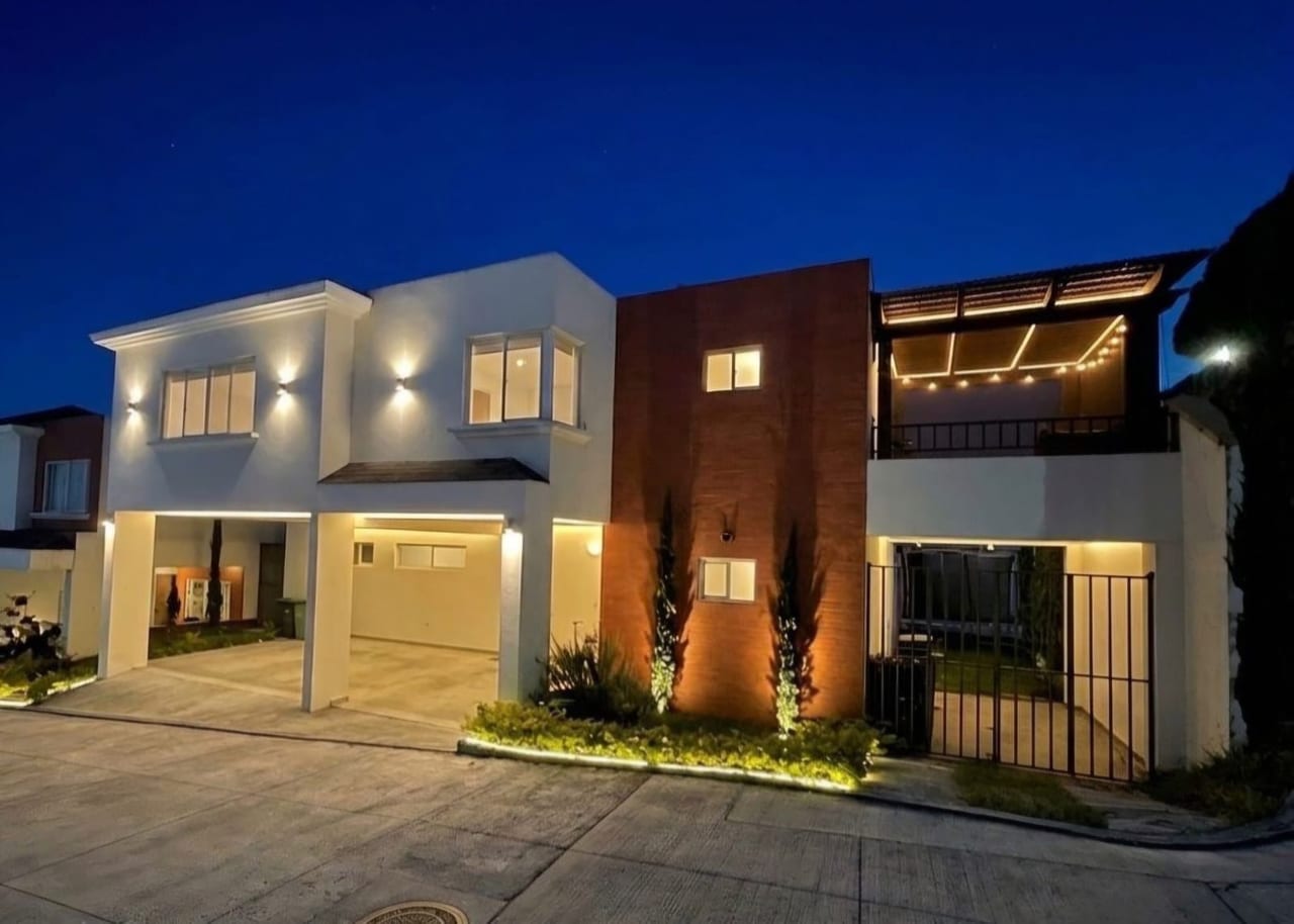 Casa en Venta las Luces del Encinal Zona 7 de Mixco Tipo F — Casa en Venta en Zona 7 Mixco, Guatemala, Ciudad — foto 1 de 7