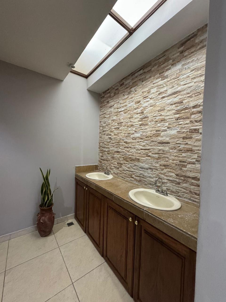 Hermosa Residencia en Venta Lomas del Bosque, el Naranjo — Casa en Venta en Condado Naranjo, Zona 4 Mixco, Guatemala, Ciudad — foto 5 de 13