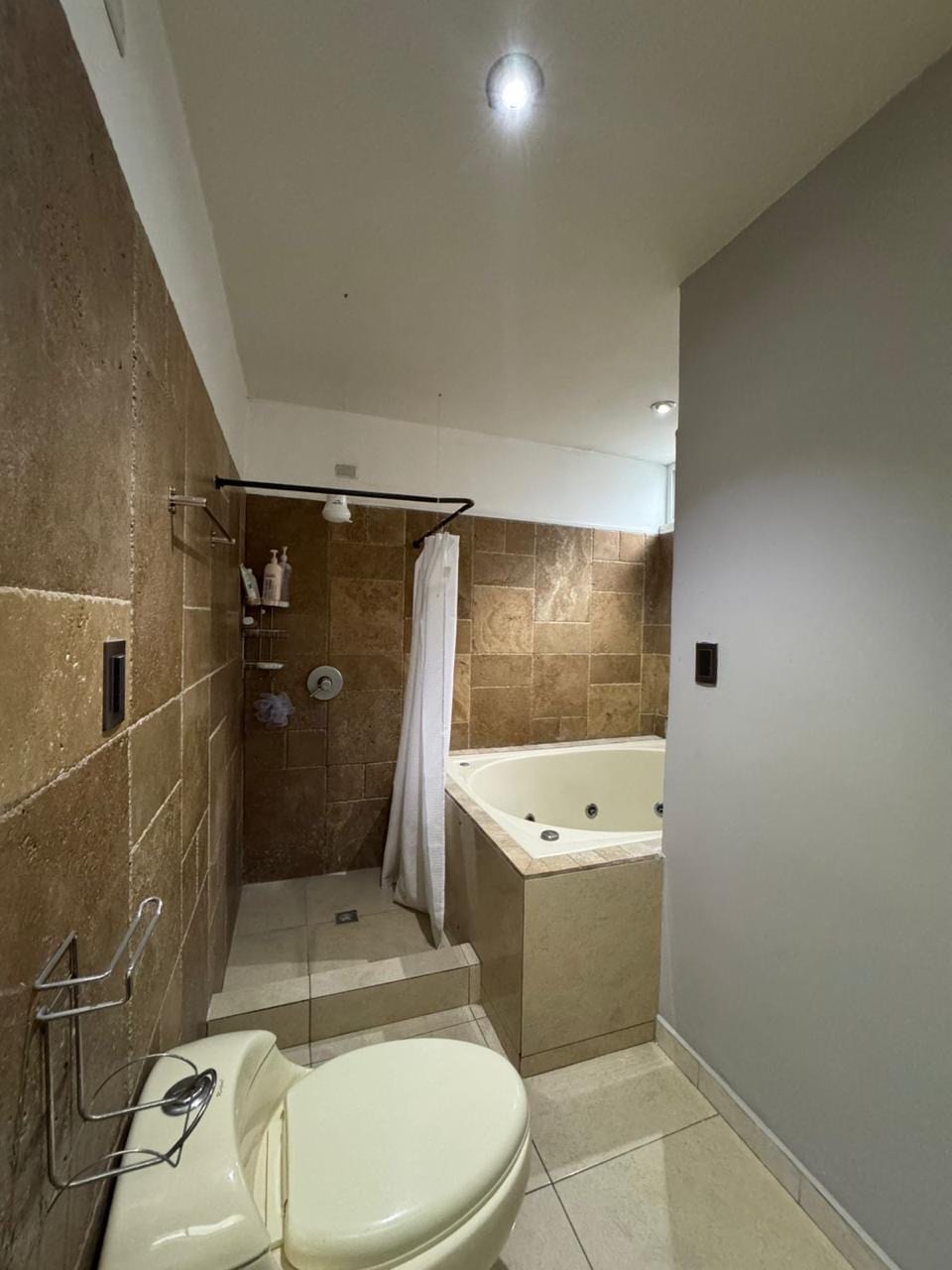 Hermosa Residencia en Venta Lomas del Bosque, el Naranjo — Casa en Venta en Condado Naranjo, Zona 4 Mixco, Guatemala, Ciudad — foto 6 de 13