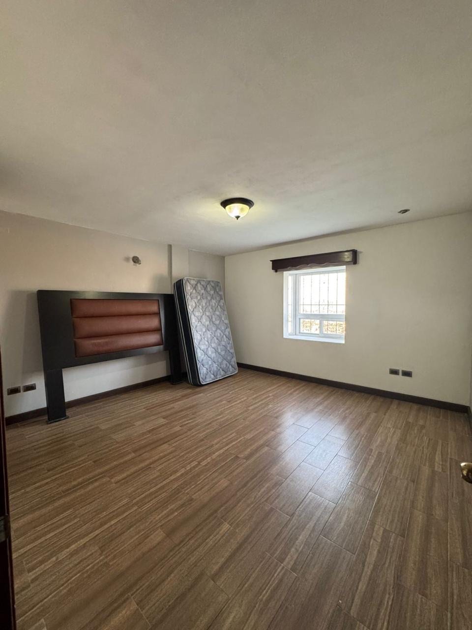Hermosa Residencia en Venta Lomas del Bosque, el Naranjo — Casa en Venta en Condado Naranjo, Zona 4 Mixco, Guatemala, Ciudad — foto 7 de 13