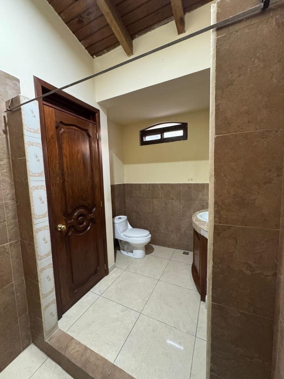 Hermosa Residencia en Venta Lomas del Bosque, el Naranjo — Casa en Venta en Condado Naranjo, Zona 4 Mixco, Guatemala, Ciudad — foto 12 de 13