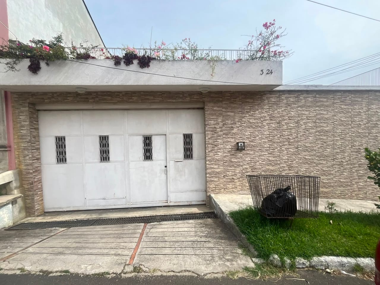 Vendo Casa en Pinares de San Cristobal Zona 8 de Mixco — Casa en Venta en Pinares de San Cristobal, Zona 8 Mixco, Guatemala, Ciudad — foto 1 de 14