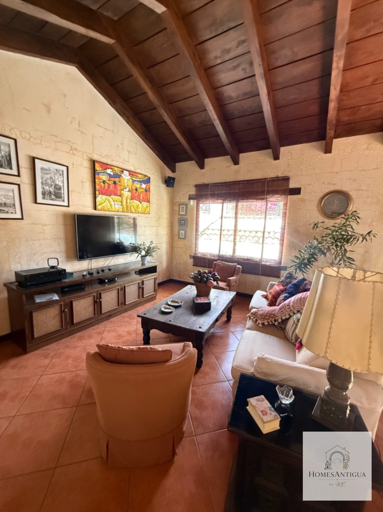 🏡 Casa en Renta – Condominio Jacarandas — Casa en Alquiler en Las Gravileas, Antigua, Sacatepéquez — foto 3 de 17