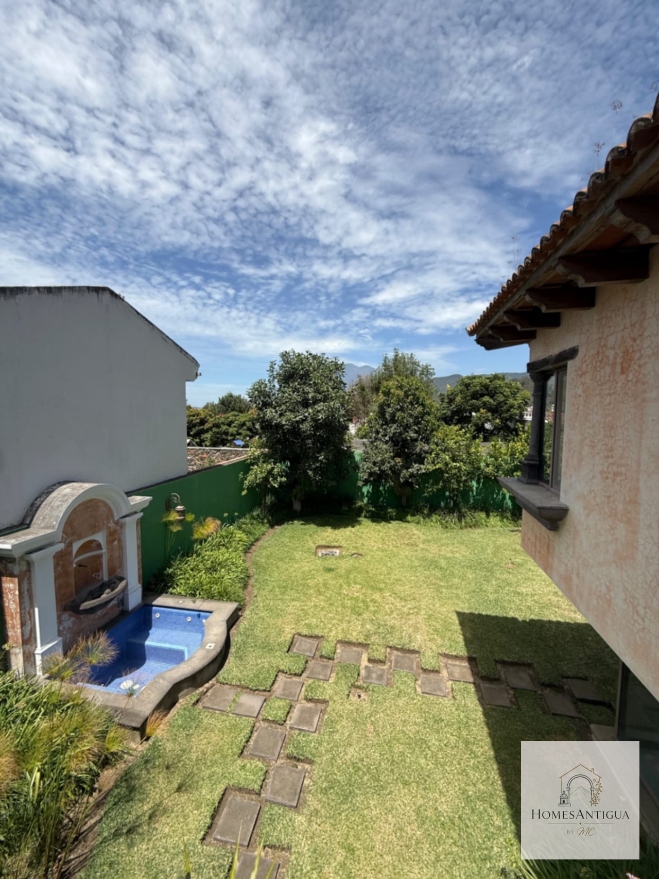 🏡 Casa en Renta – Condominio Jacarandas — Casa en Alquiler en Las Gravileas, Antigua, Sacatepéquez — foto 1 de 17