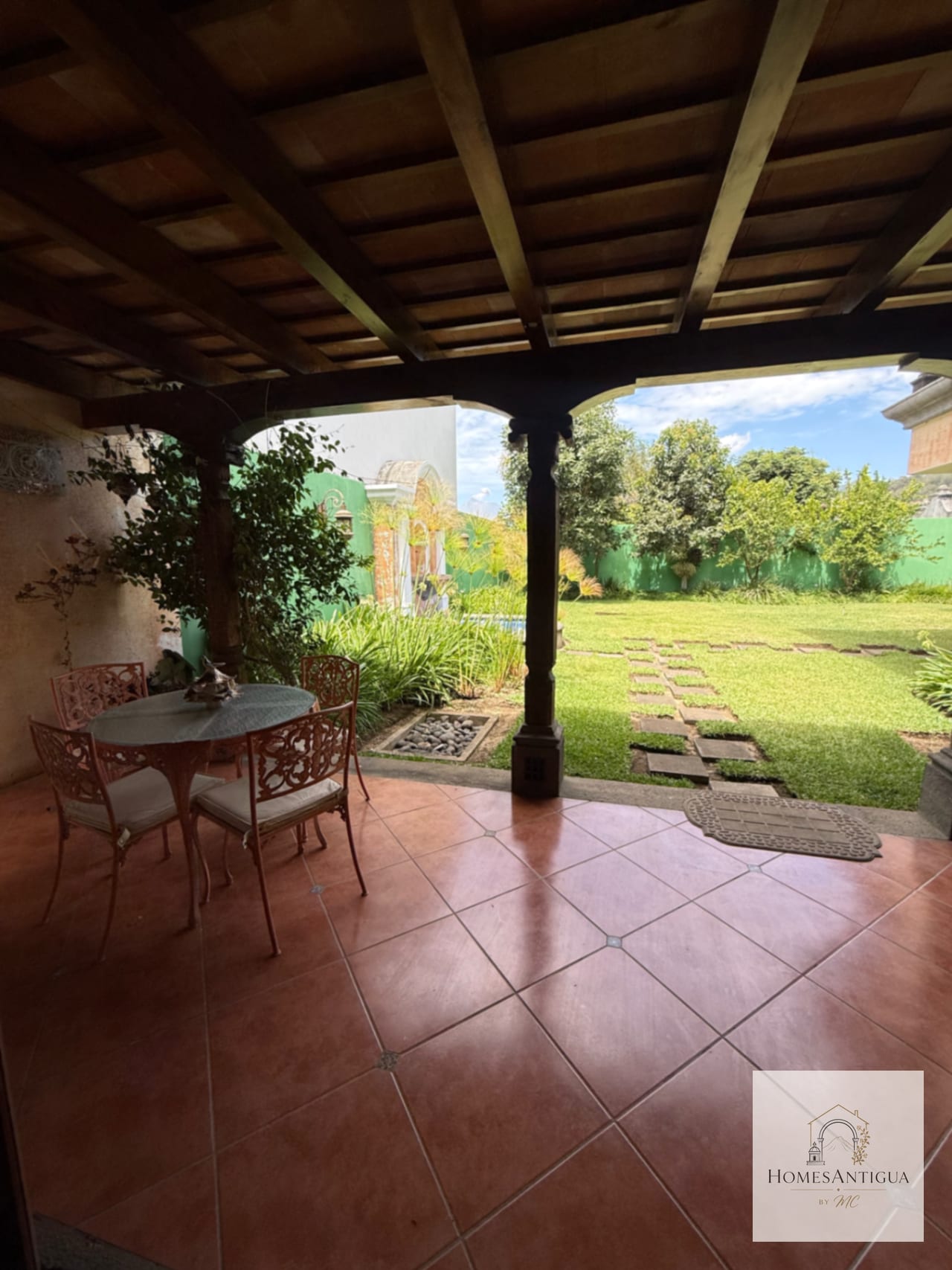🏡 Casa en Renta – Condominio Jacarandas — Casa en Alquiler en Las Gravileas, Antigua, Sacatepéquez — foto 12 de 17