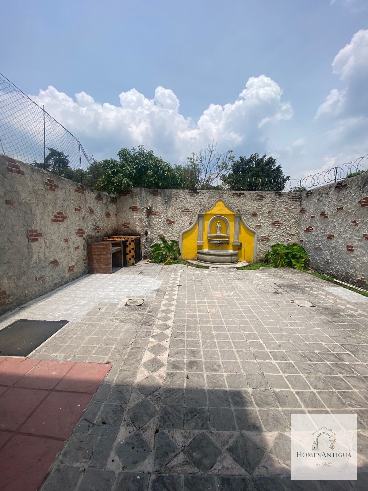 Propiedad grande en renta en Panorama (fuera de condominio ) — Casa en Alquiler en Antigua, Sacatepéquez — foto 1 de 12