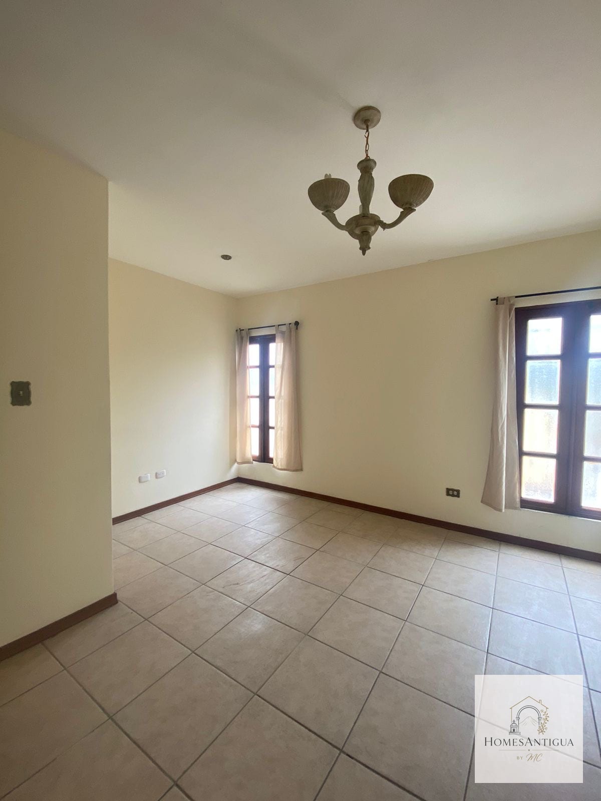 Propiedad grande en renta en Panorama (fuera de condominio ) — Casa en Alquiler en Antigua, Sacatepéquez — foto 4 de 12