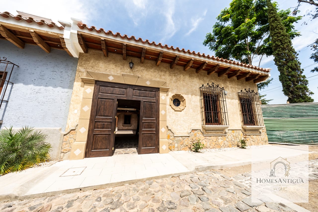 Venta casa En el área de El Calvario, Refugio del Ángel — Casa en Venta en El Calvario, Antigua, Sacatepéquez — foto 1 de 17