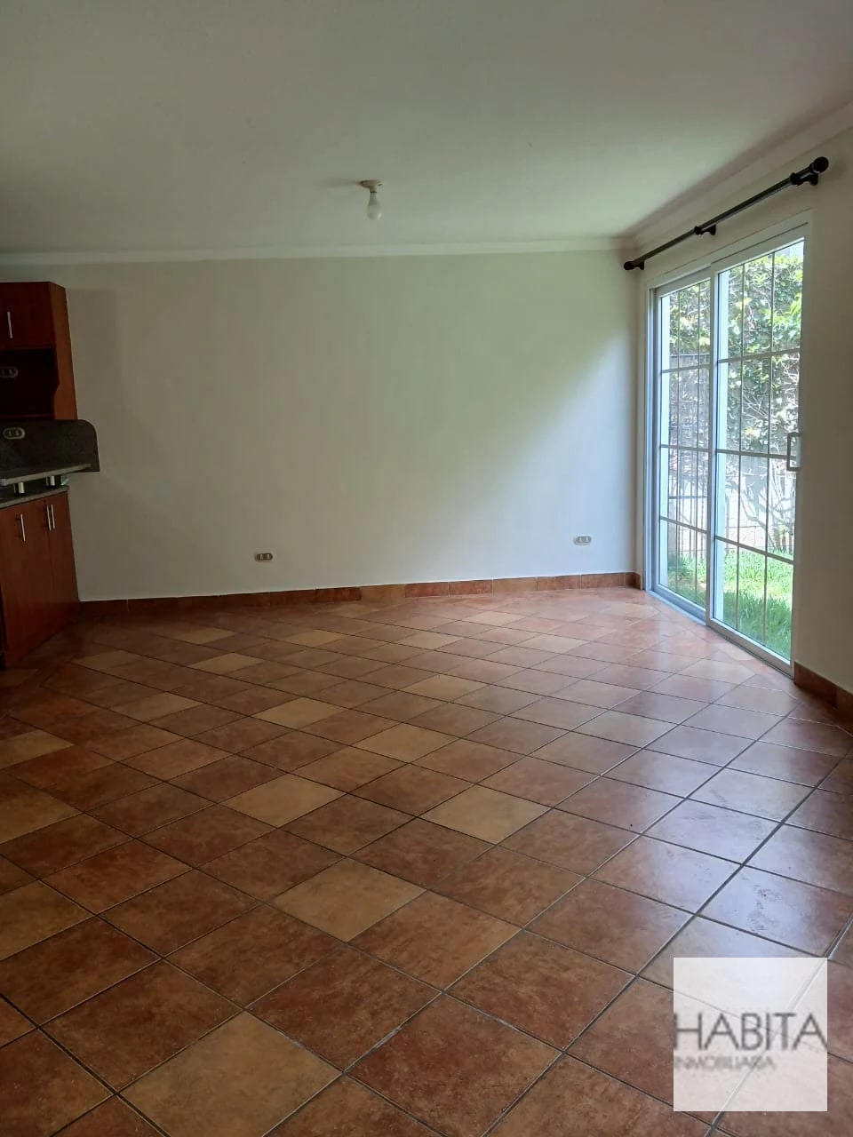 Casa en Alquiler en Jardines de Arrazola, entrada a Olmeca — Casa en Alquiler en Jardines de Arrazola, Carretera a El Salvador, Guatemala, Ciudad — foto 1 de 15