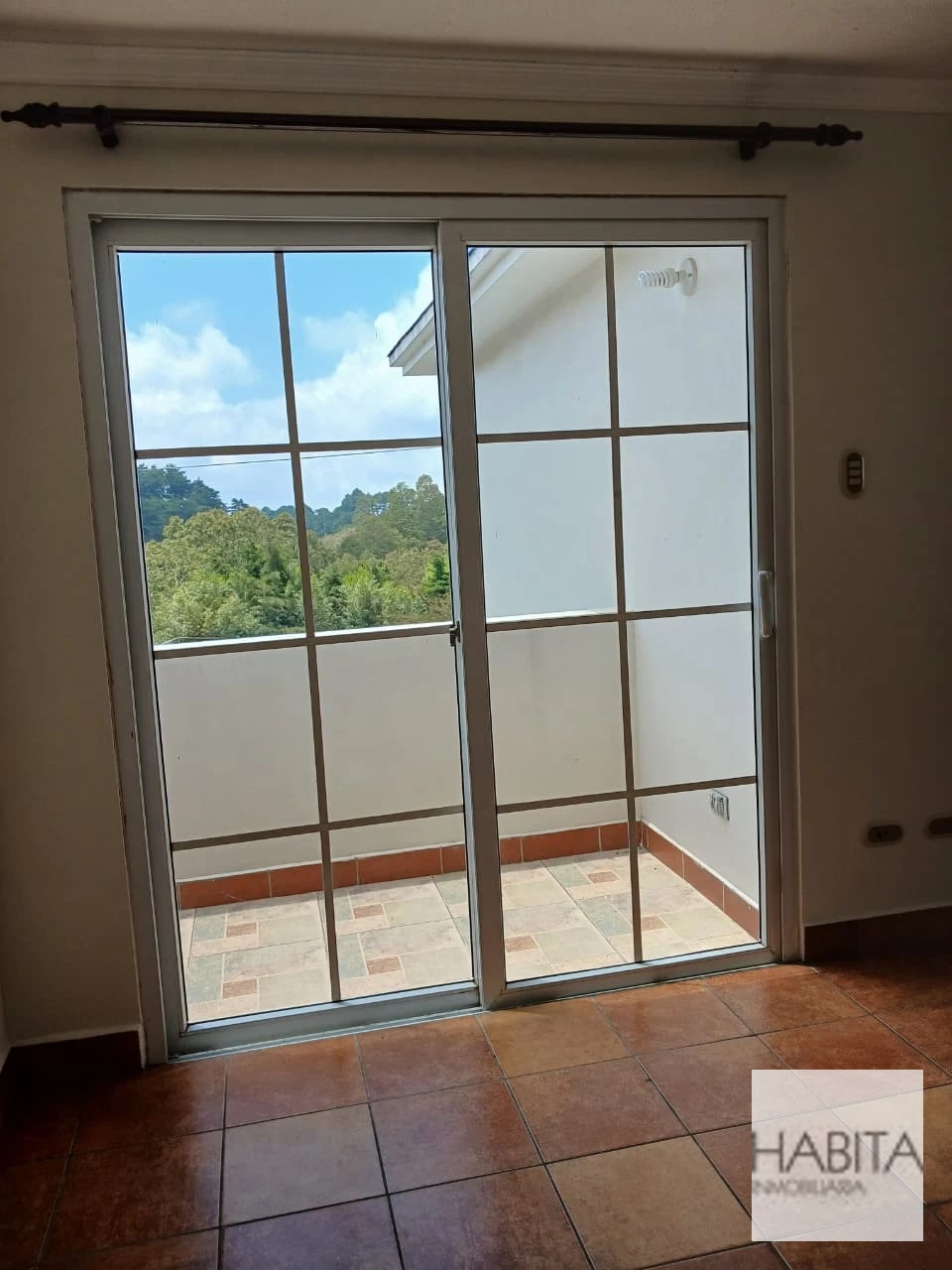 Casa en Alquiler en Jardines de Arrazola, entrada a Olmeca — Casa en Alquiler en Jardines de Arrazola, Carretera a El Salvador, Guatemala, Ciudad — foto 7 de 15