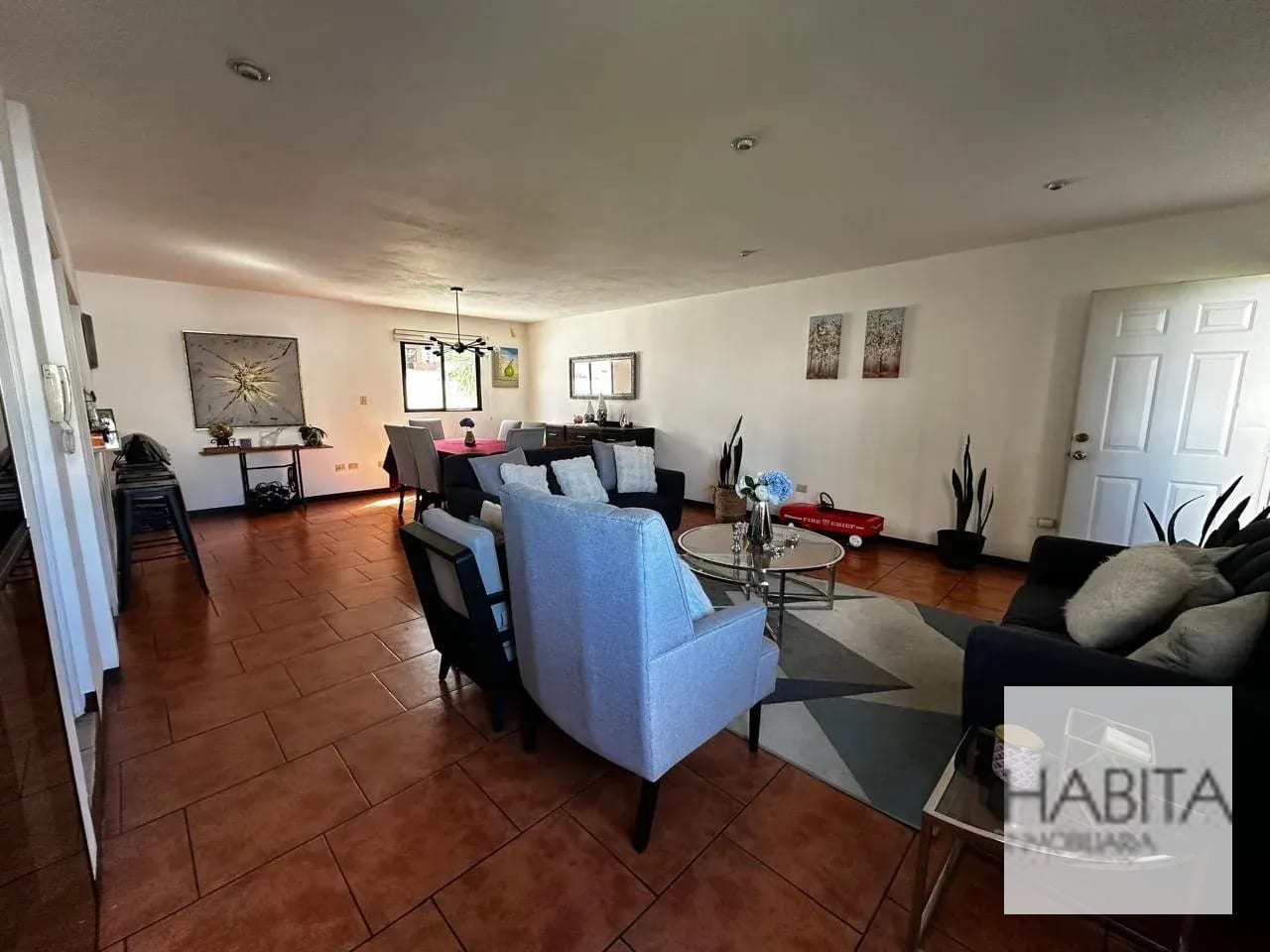 Casa para Vivienda/Oficina en zona 10 — Casa en Alquiler en Zona 10, Guatemala, Ciudad — foto 4 de 12