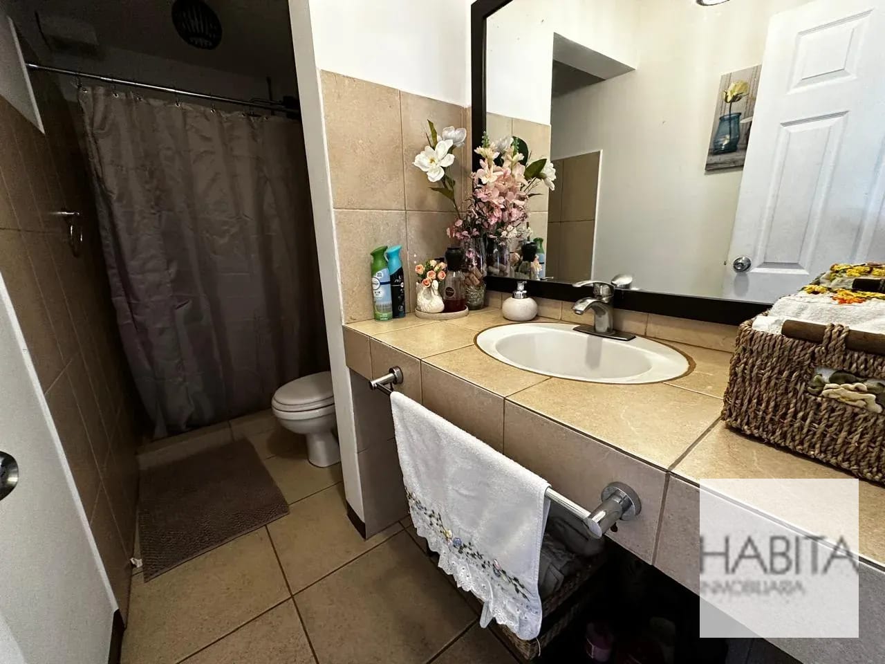 Casa para Vivienda/Oficina en zona 10 — Casa en Alquiler en Zona 10, Guatemala, Ciudad — foto 8 de 12