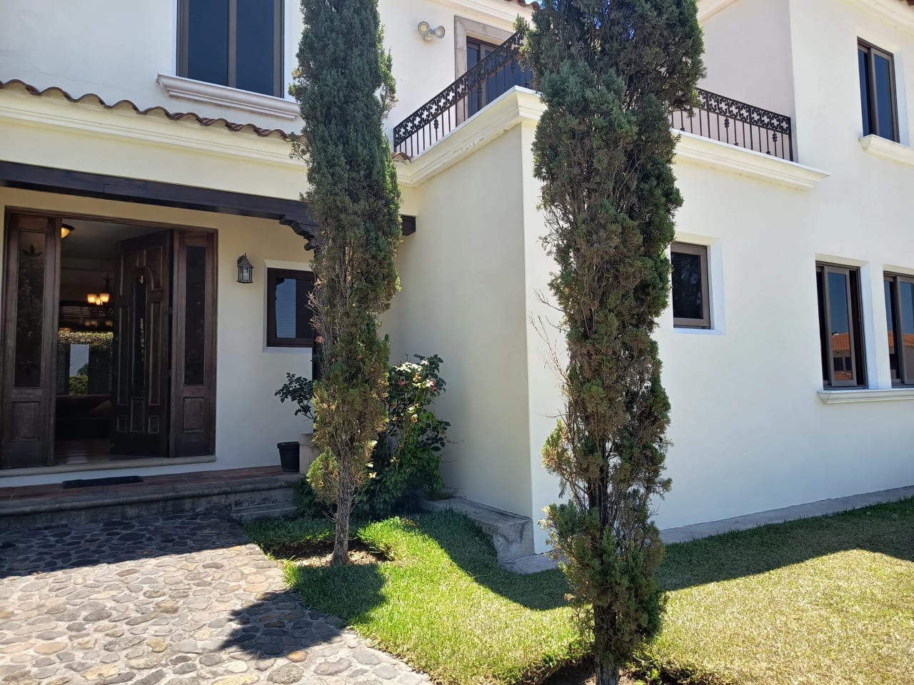 Casa en venta con amplio jardin en Carretera a El Salvador — Casa en Venta en Real del Campo, Carretera a El Salvador, Guatemala, Ciudad — foto 1 de 10