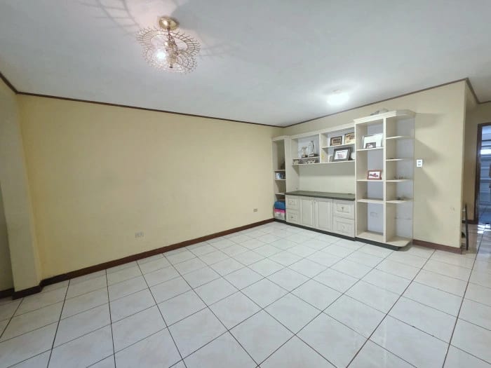 Casa en Venta en San Cristobal Dentro de Residencial — Casa en Venta en Loma Real, Zona 8 Mixco, Guatemala, Ciudad — foto 2 de 7