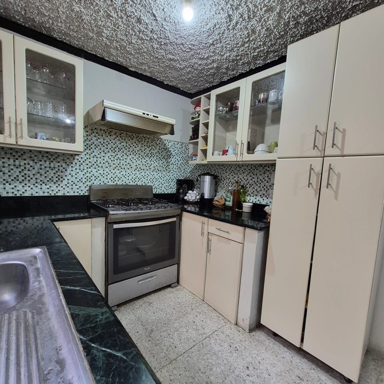 Casa en Venta en Zona 4 de Mixco con Amplio Jardin — Casa en Venta en Bosques de San Nicolás, Zona 4 Mixco, Guatemala, Ciudad — foto 5 de 9