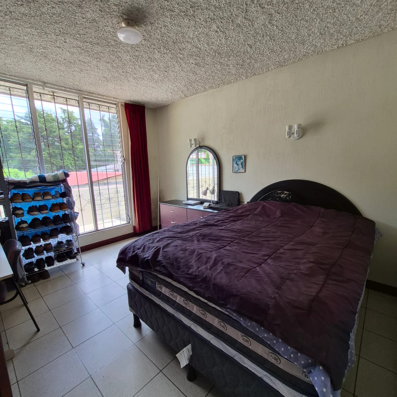 Casa en Venta en Zona 4 de Mixco con Amplio Jardin — Casa en Venta en Bosques de San Nicolás, Zona 4 Mixco, Guatemala, Ciudad — foto 7 de 9