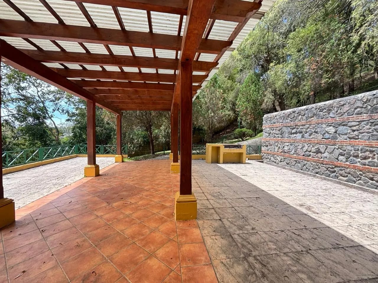 Casa en Venta en Entreverdes con Amplio Jardin — Casa en Venta en Entreverdes, Carretera a El Salvador, Guatemala, Ciudad — foto 6 de 8